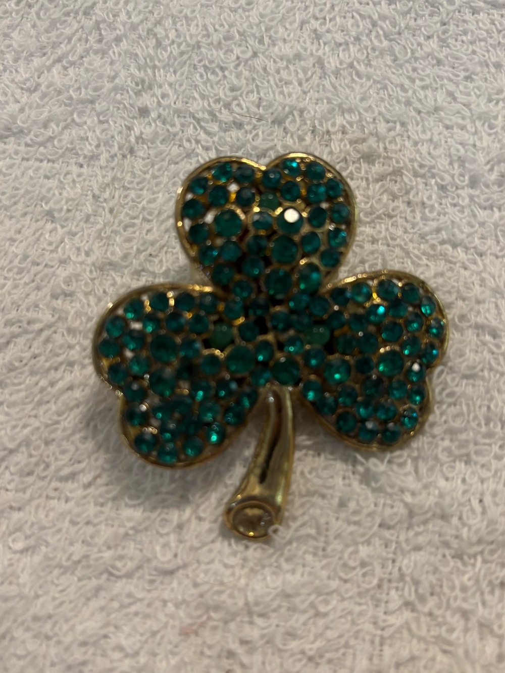 Green rhinestone clover musical brooch
